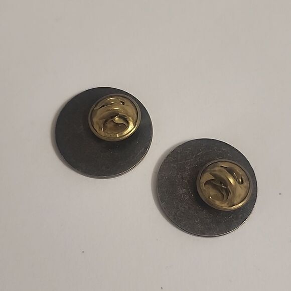 Vintage Colt Horse Broken Spear Emblem Pin 7/8" Hat Lapel Pin Lot of 2 Derby - Picture 2 of 2